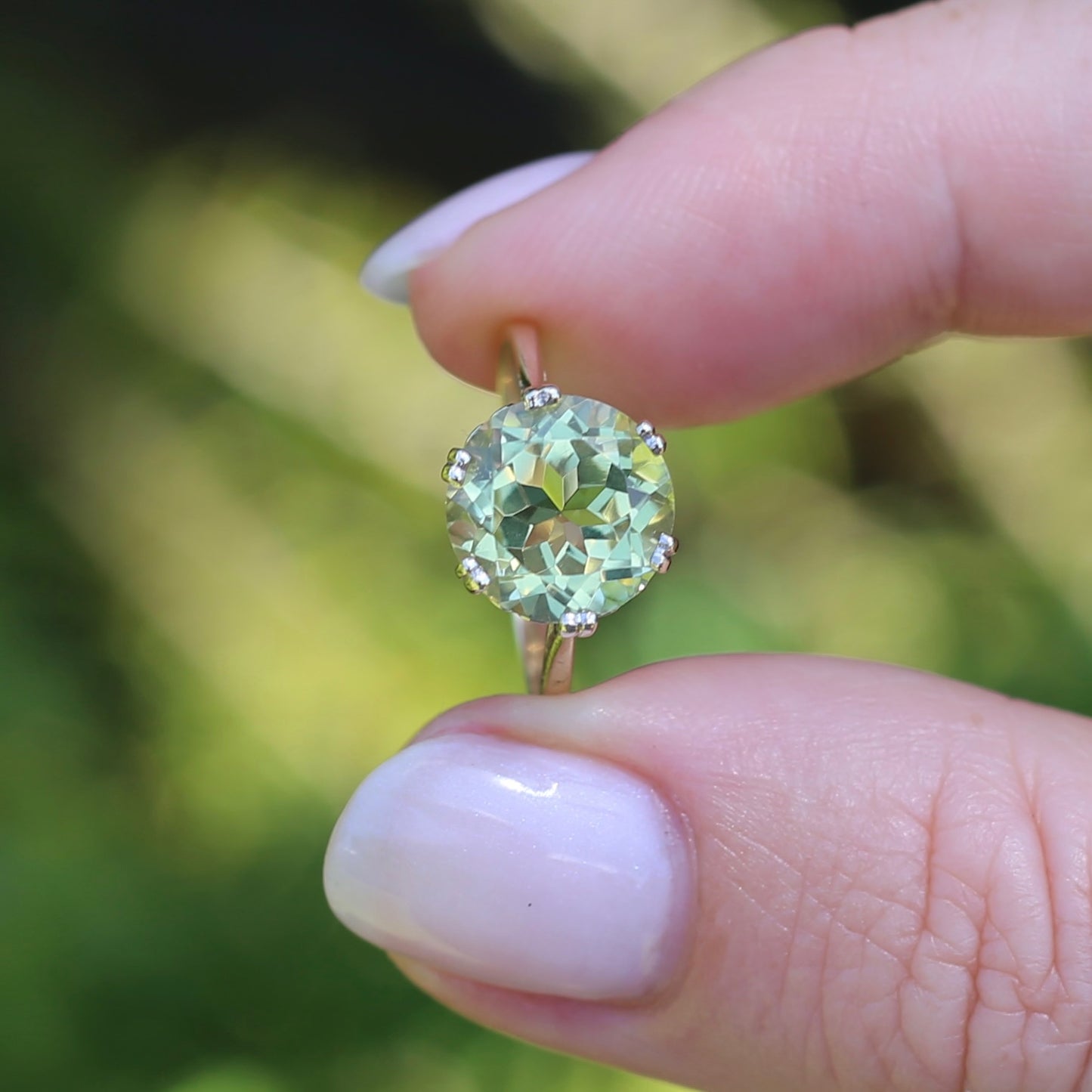 3.63ct Lemon Quartz in 6 Double Claw Basket, 9ct Yellow Gold, size L or 5.75