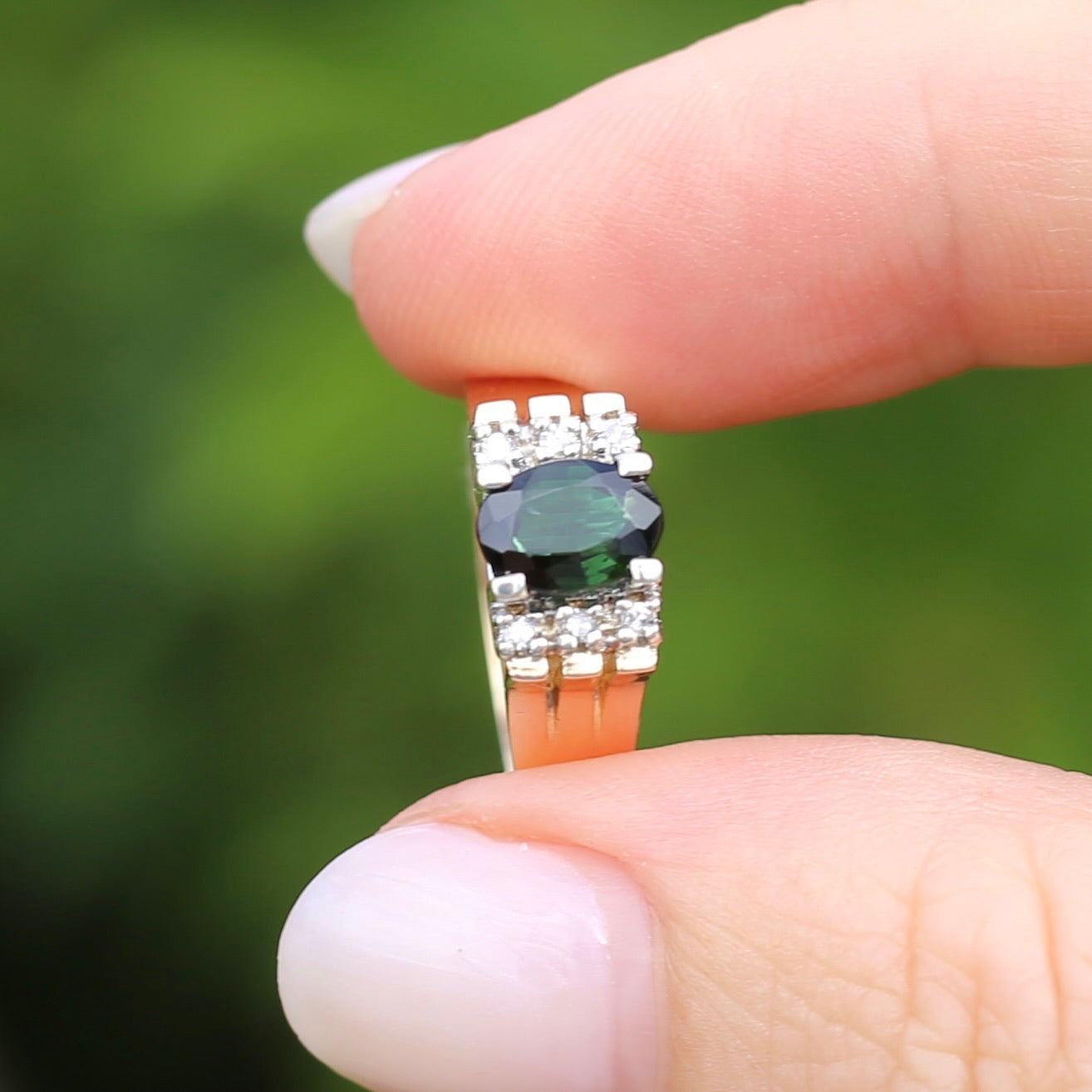 0.95ct Green Tourmaline and Diamond High Set Ring, 9ct White and Yellow Gold, size O or just over 7