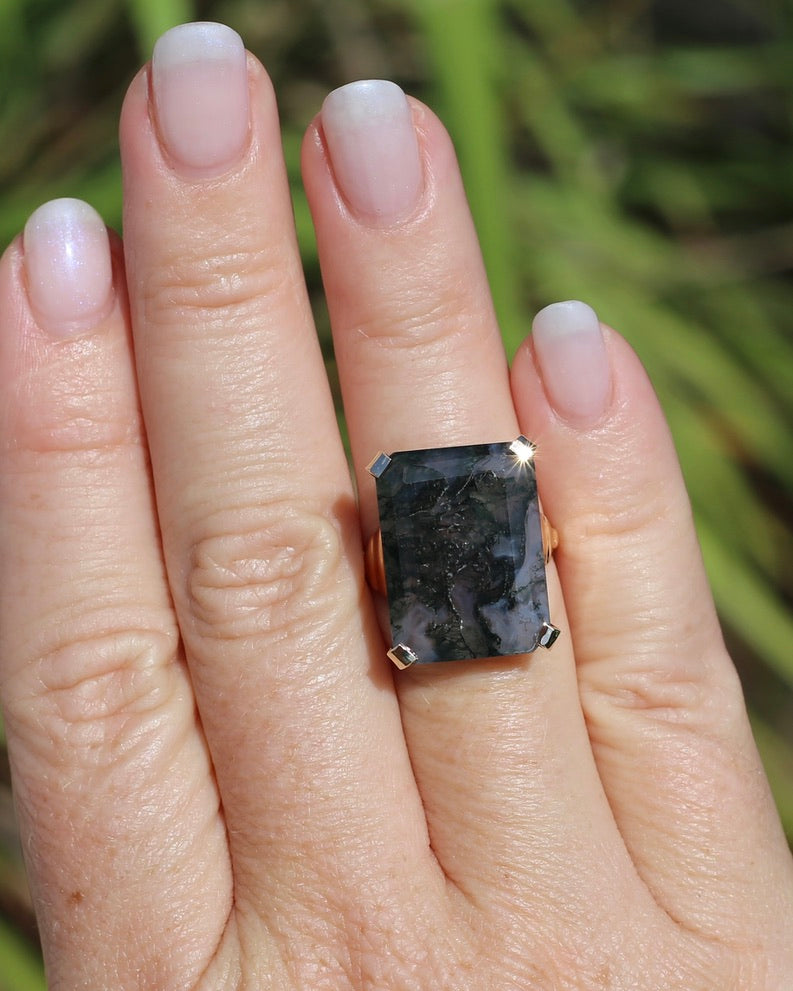 1963 London Made 14.5ct Moss Agate Cocktail Ring, 9ct Yellow Gold, size M or 6.25, 6.75g