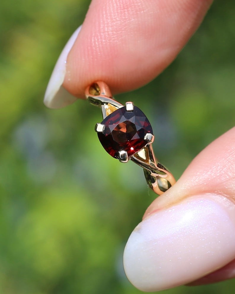 1.35ct Cushion Cut Deep Red Natural Spinel, 18ct Yellow Gold, size M1/2 or just under 6.5, 3.75g