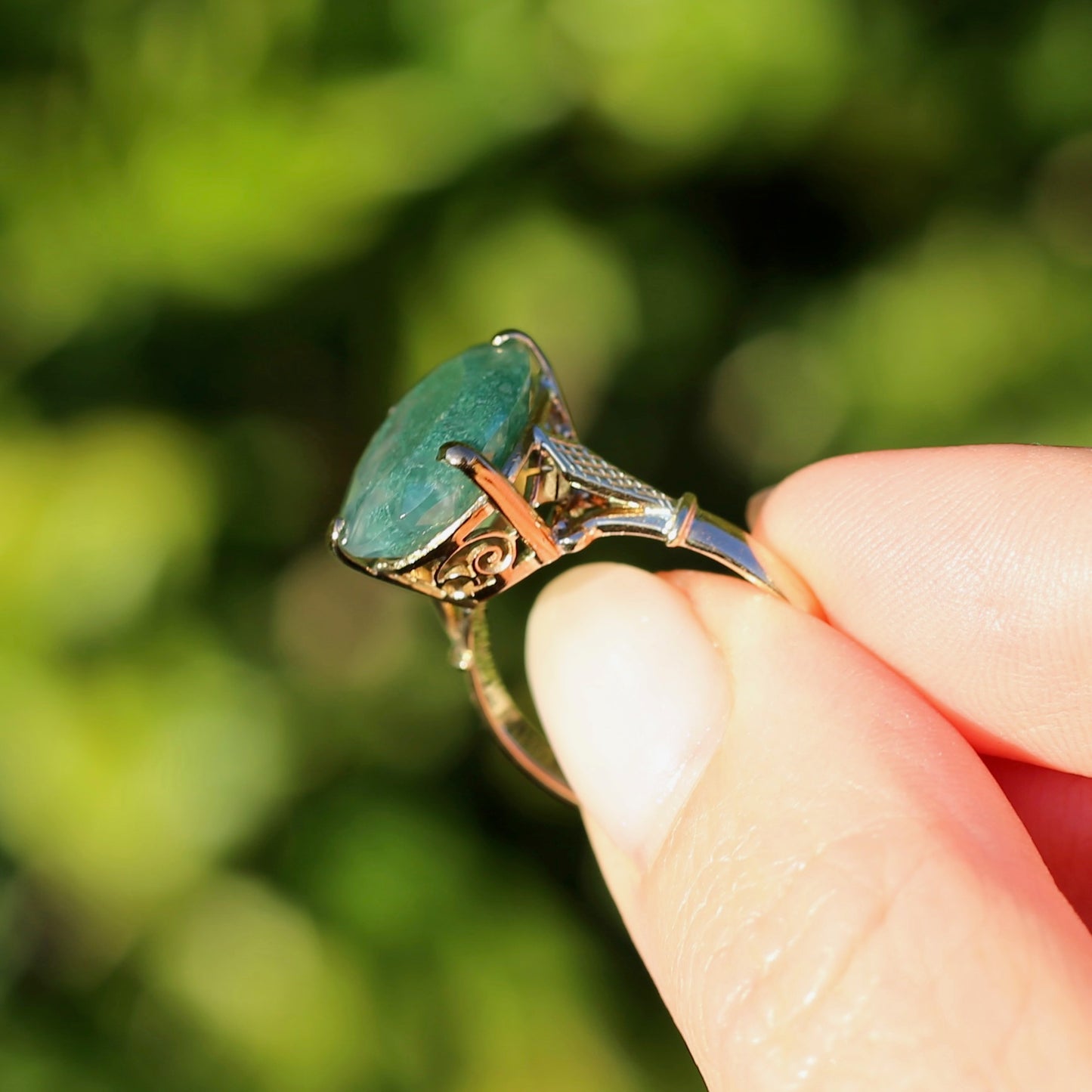 8ct Oval Moss Agate Claw Set Cocktail Ring, 14ct Yellow Gold, size Q1/2 or just over 8.25