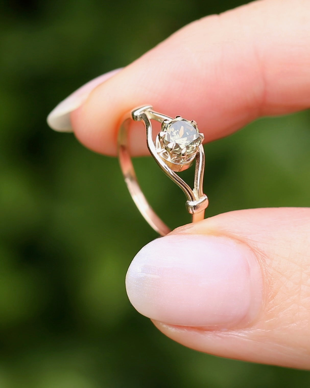 East African Green Zircon, Vintage 8 Claw Setting, Old Rosey Gold, size M1/2 or 6.5