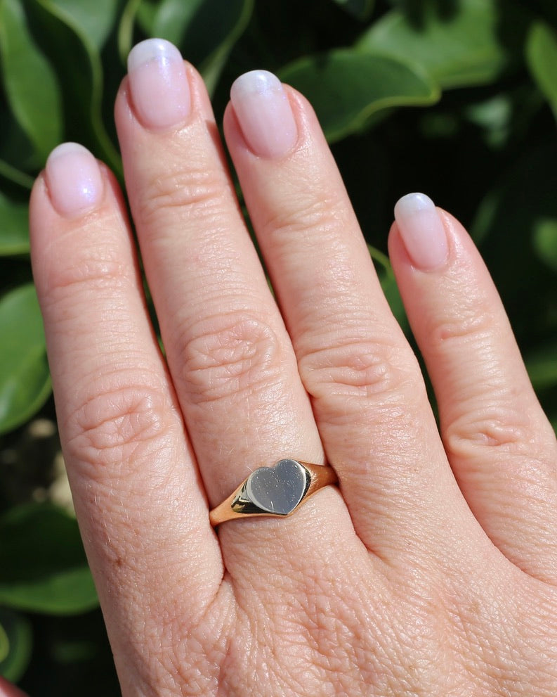 1973 Made Birmingham Heart Shaped Signet Ring, 9ct Yellow Gold, size R or 8.75, 2.91g