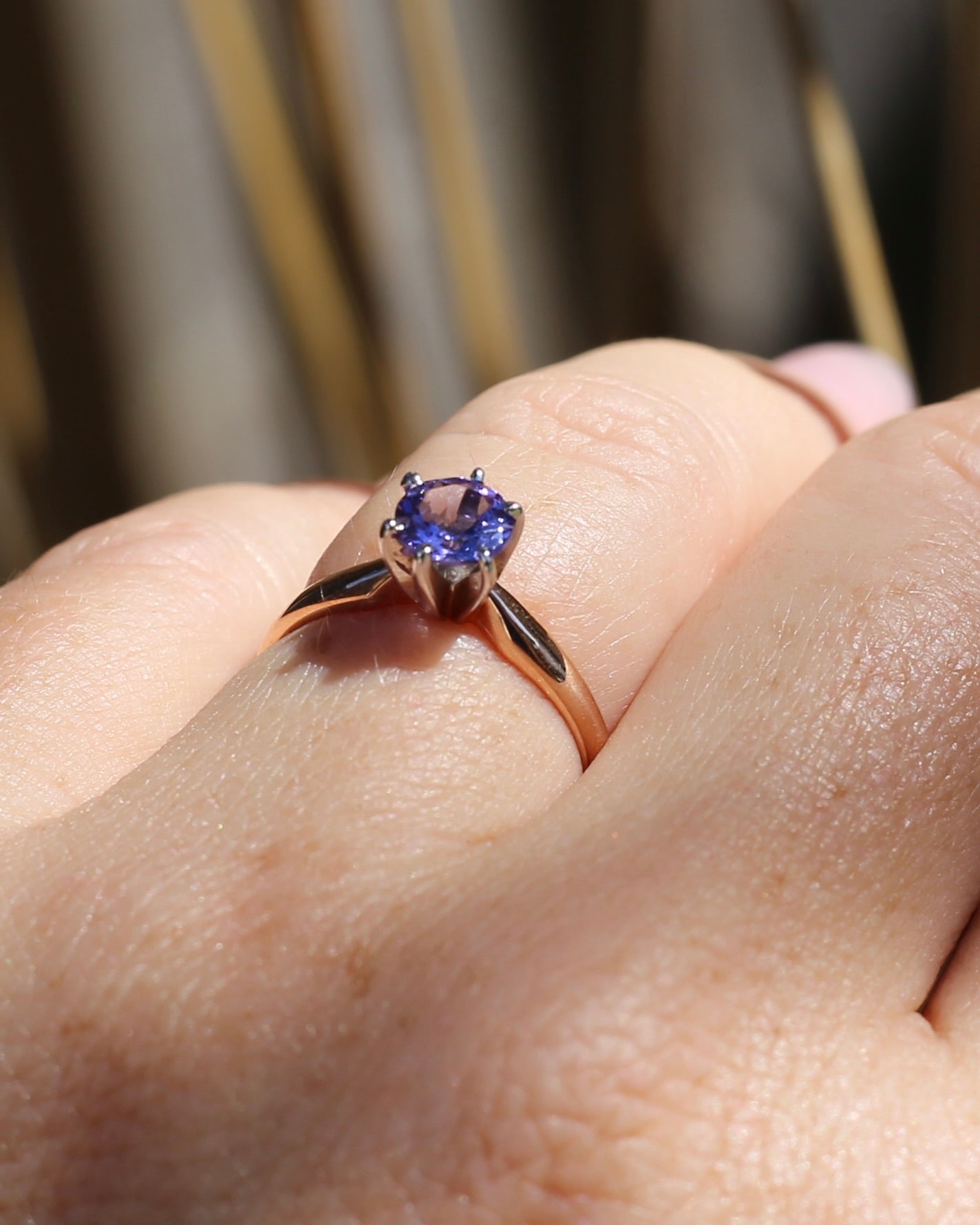 1ct Natural Tanzanite 6 Claw Ring, 10ct Rose and White Gold, size N1/2 or just under 7, 2.49g