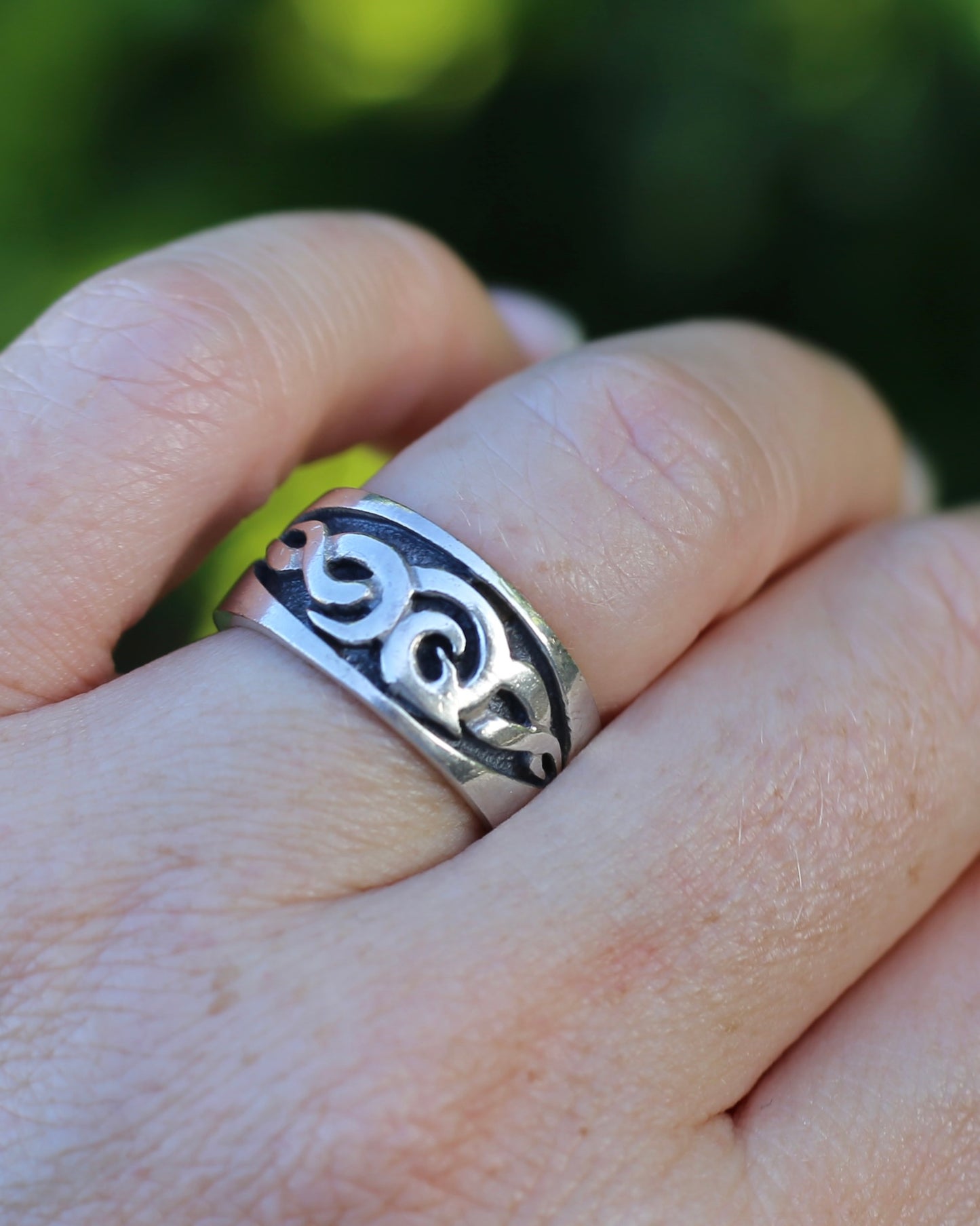 Silver Band with Black Rhodium Tribal Style Geometric Pattern, Sterling Silver, size 8 or Q, 7.6g