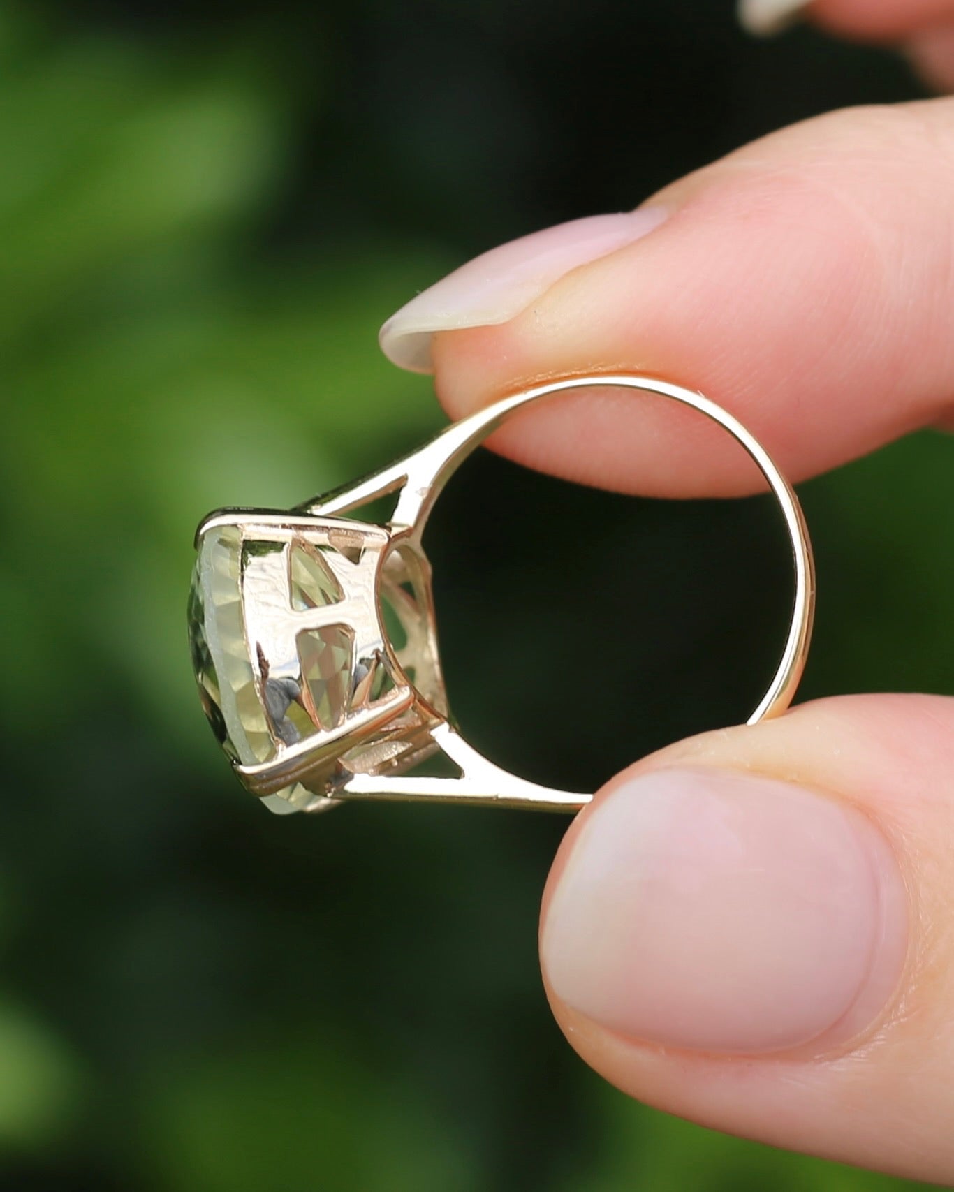 Vintage 10.5ct Oval Prasiolite or Green Amethyst Ring, 9ct Yellow Gold, size N1/2 or 7, 4.60g