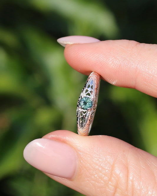 0.4ct Parti Sapphire Solitaire, Silver Filigree Ring, size N1/2 or 7, 2.6g