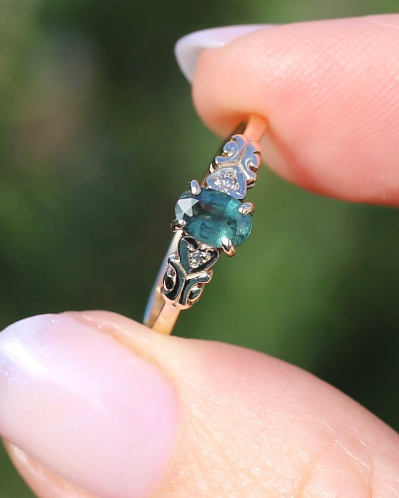 0.5ct Natural Green Parti Sapphire with Diamond Set Heart & Leaf Shoulders, 9ct Yellow Gold, size O1/2 or 7.5, 1.44g