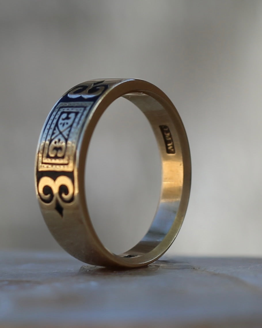 Antique Early Australian J. M. Wendt Enamel Set Band, 18ct Yellow Gold, size N or just over 6.5 (fits more like an M-M1/2 due to width)