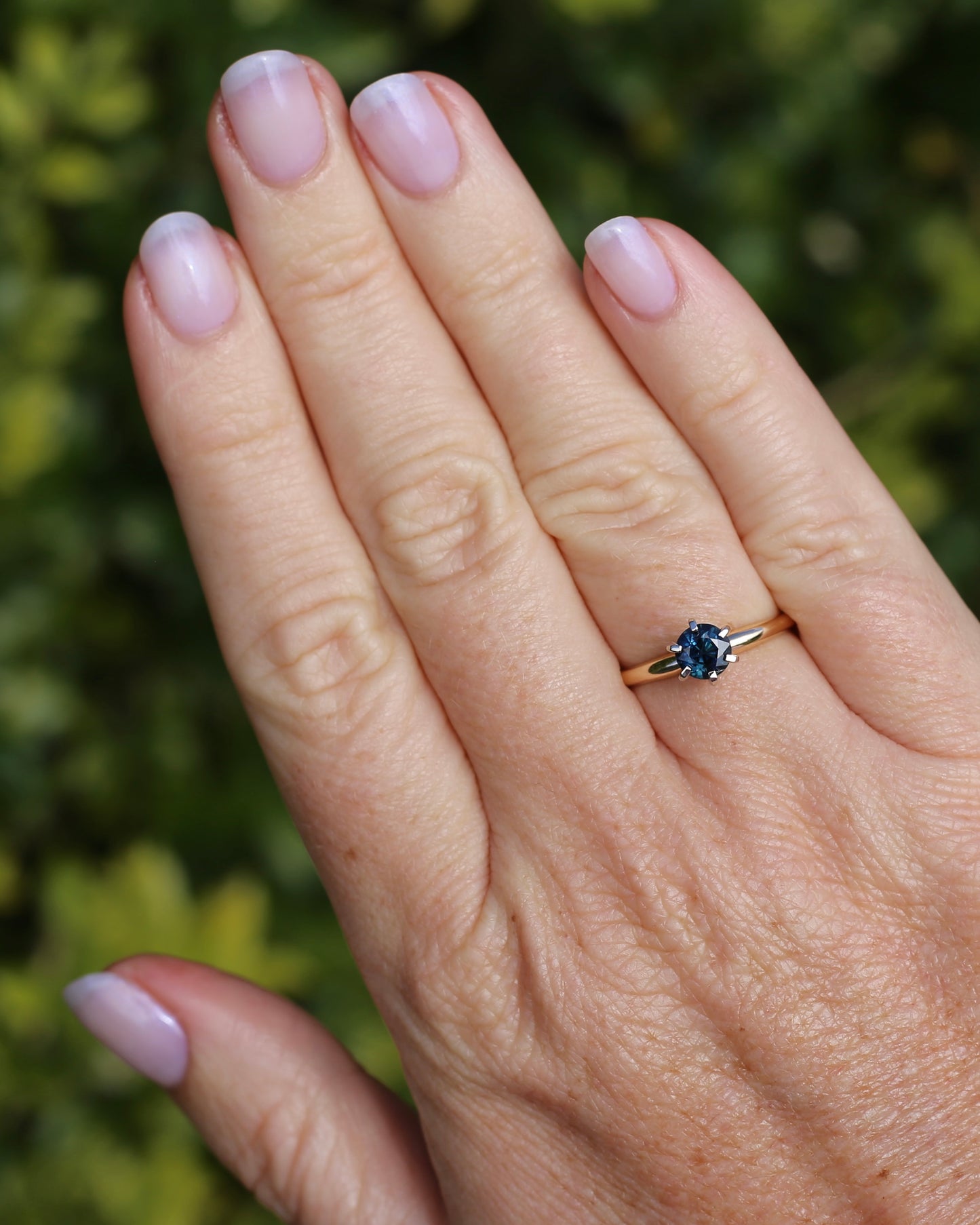 0.8ct Natural Teal Blue Sapphire in 14ct 6 Claw White Gold Setting on 14ct Yellow Gold Band, size N1/2 or just under 7, 2.51g
