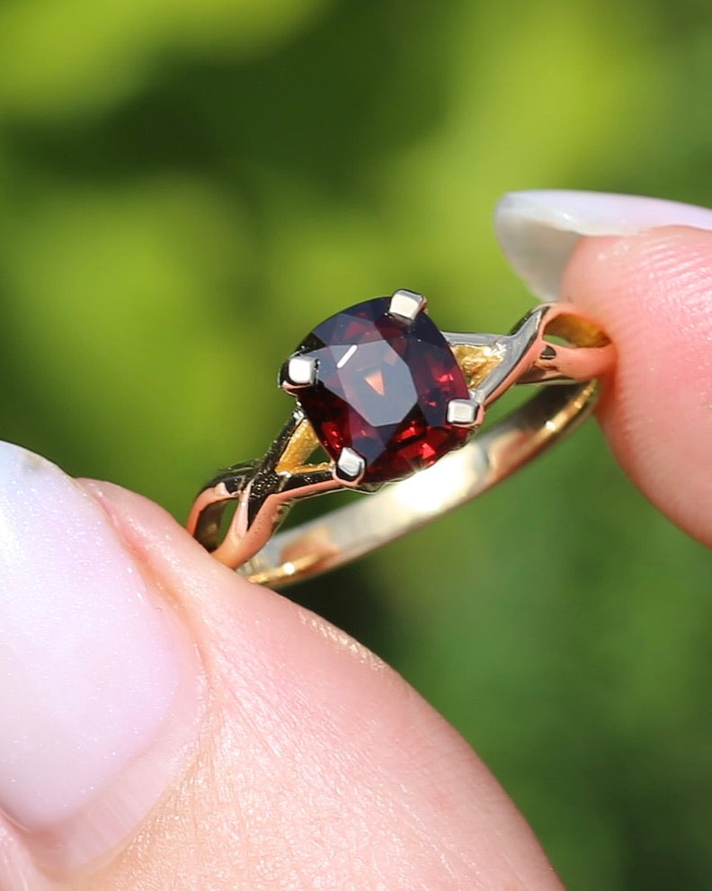 1.35ct Cushion Cut Deep Red Natural Spinel, 18ct Yellow Gold, size M1/2 or just under 6.5, 3.75g