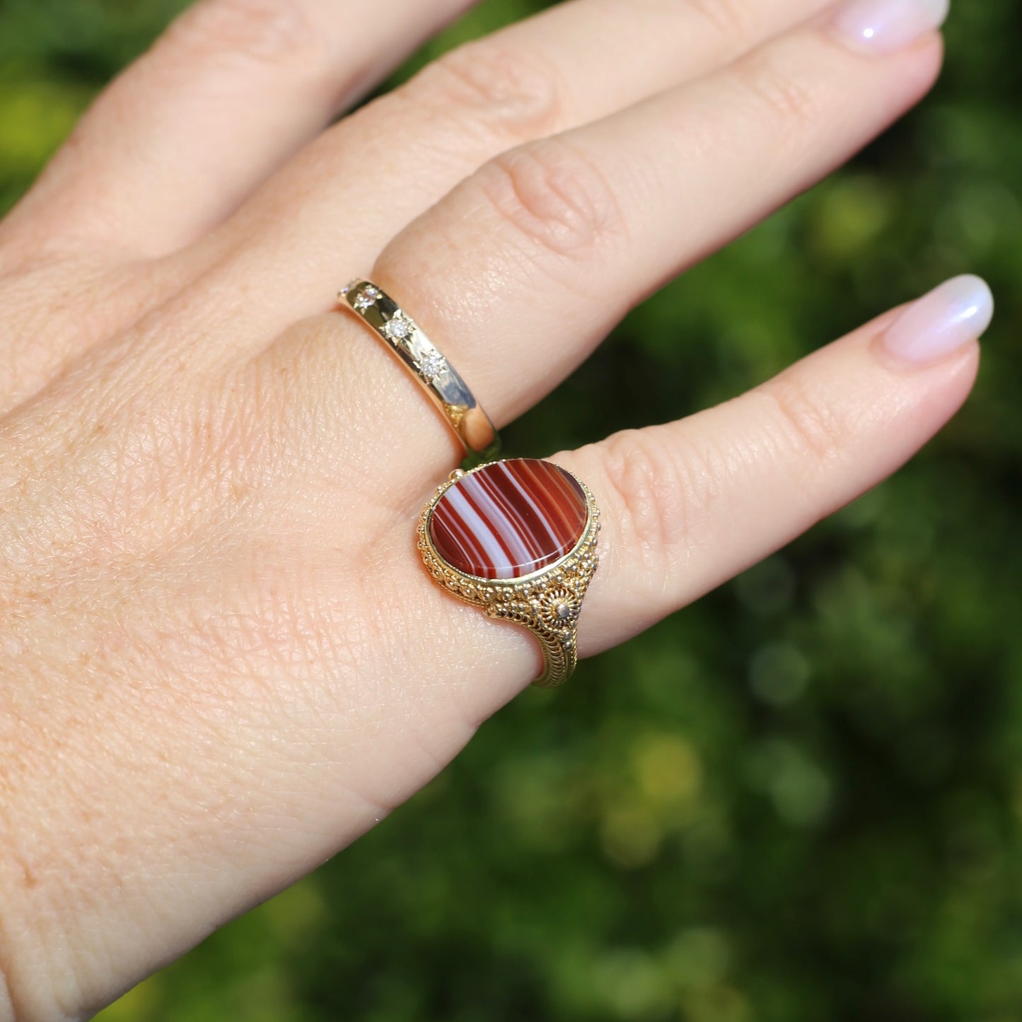 Mid Century Banded Agate in the Elaborate Scroll Detailed Floral Ring, 14ct Yellow Gold, size K1/2 or just under 5.5