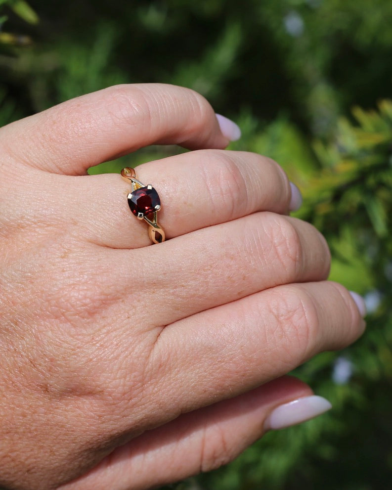 1.35ct Cushion Cut Deep Red Natural Spinel, 18ct Yellow Gold, size M1/2 or just under 6.5, 3.75g