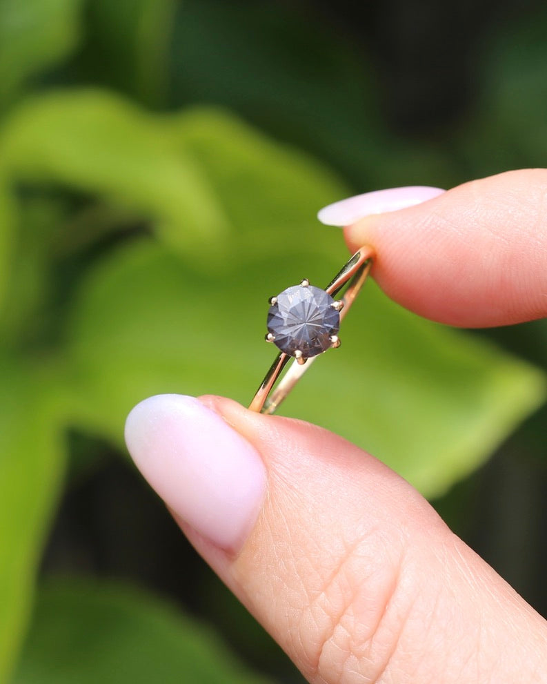 1.35 Lavender Grey Spinel Solitaire, 6 Claw setting, 9ct Yellow Gold, size 9.75 or just over T, 1.72g