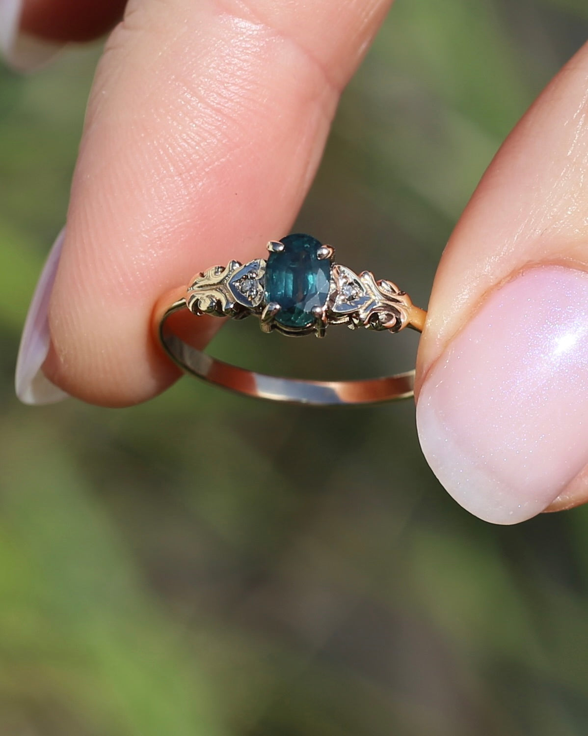 0.5ct Natural Green Parti Sapphire with Diamond Set Heart & Leaf Shoulders, 9ct Yellow Gold, size O1/2 or 7.5, 1.44g