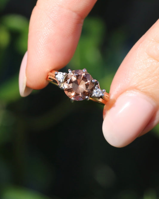 Vintage Circa 1960s 3.44ct Zircon and Diamond Trilogy, 9ct Yellow and White Gold, size 8 or Q, 3.95g