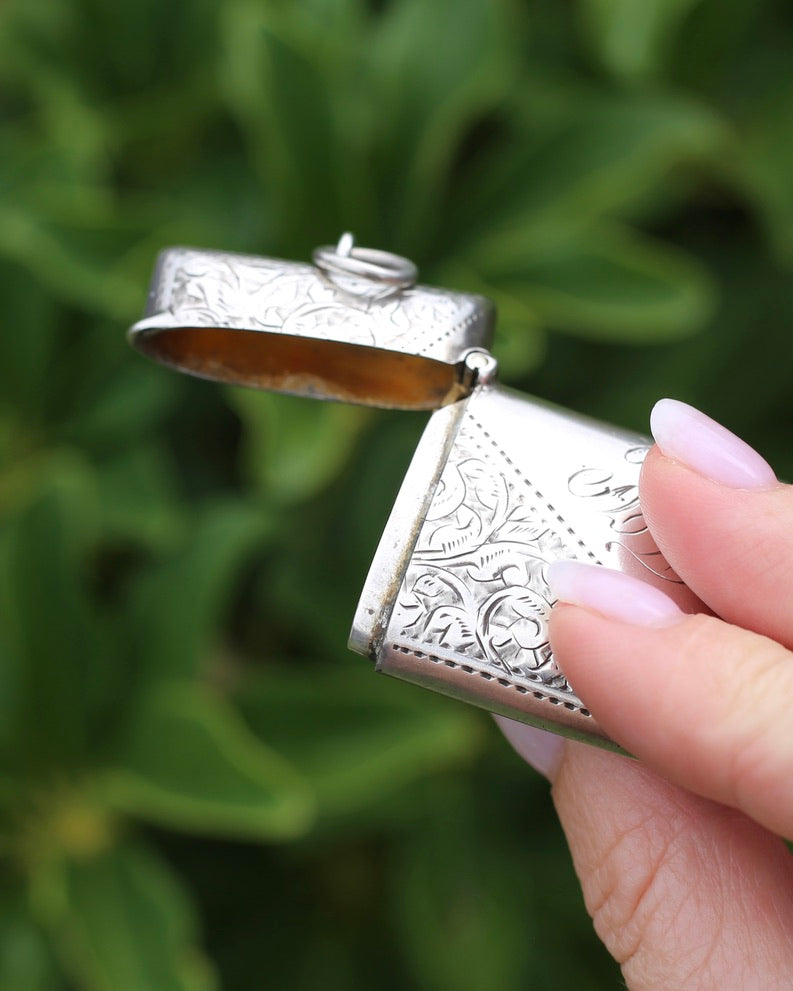 Antique 1898- 1899 Silver Vesta Case, With Leaf Design, initials FK 24.8g