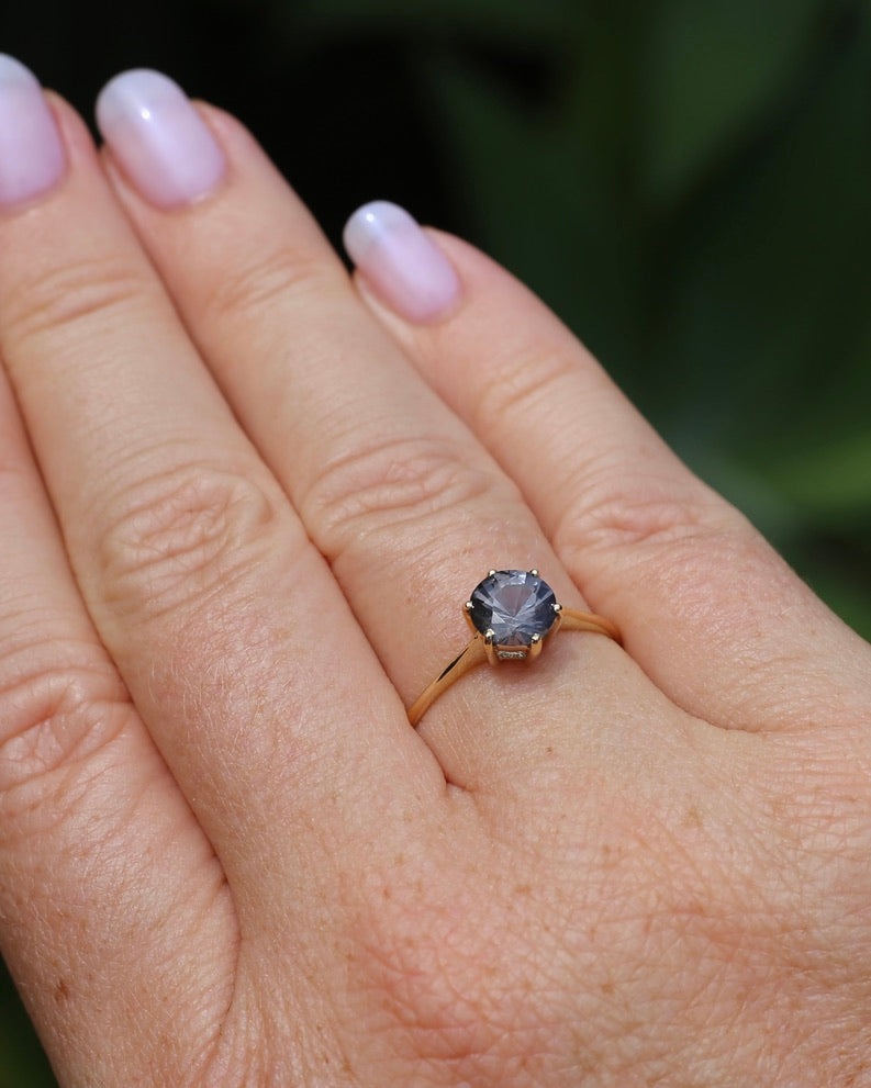 1.35 Lavender Grey Spinel Solitaire, 6 Claw setting, 9ct Yellow Gold, size 9.75 or just over T, 1.72g