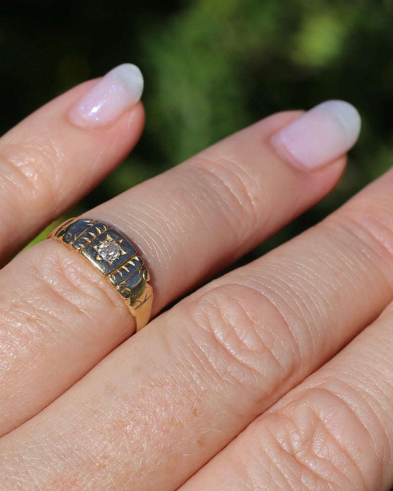 Antique 1898 Old Cut Diamond Star Set Carved Ring, 18ct Yellow Gold, size M1/2 or just under 6.5, 2.74g