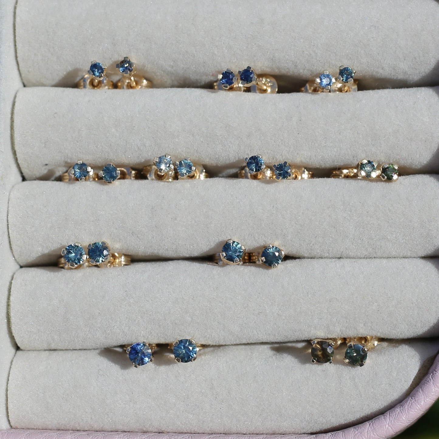 2.7mm Parti Stud Earrings, Iceberg Blue, 4 claw 9ct Yellow Gold