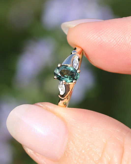 0.65ct Teal Natural Australian Parti Sapphire with Single Cut Diamonds in a Vintage 9ct Yellow Gold Ring, size K or 5.25, 1.52g