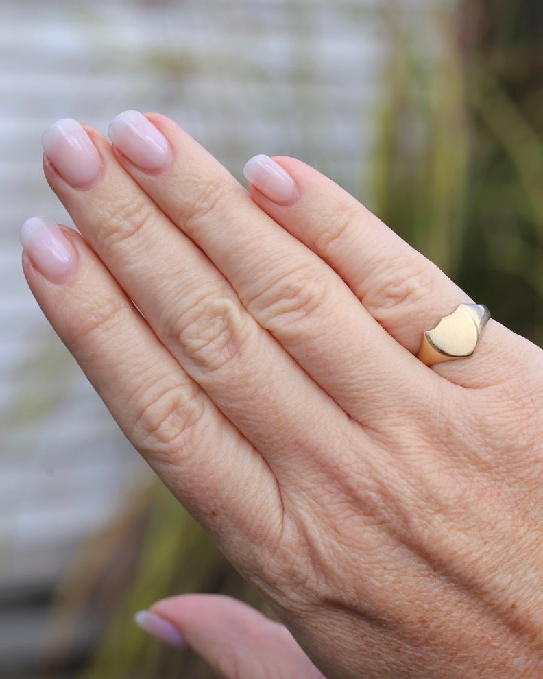 Vintique 15ct Shield Signet Ring, size L1/2 or just over 6, might feel half a size smaller due to width, 3.47g