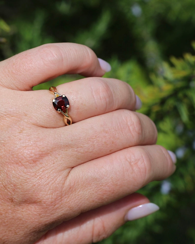 1.35ct Cushion Cut Deep Red Natural Spinel, 18ct Yellow Gold, size M1/2 or just under 6.5, 3.75g