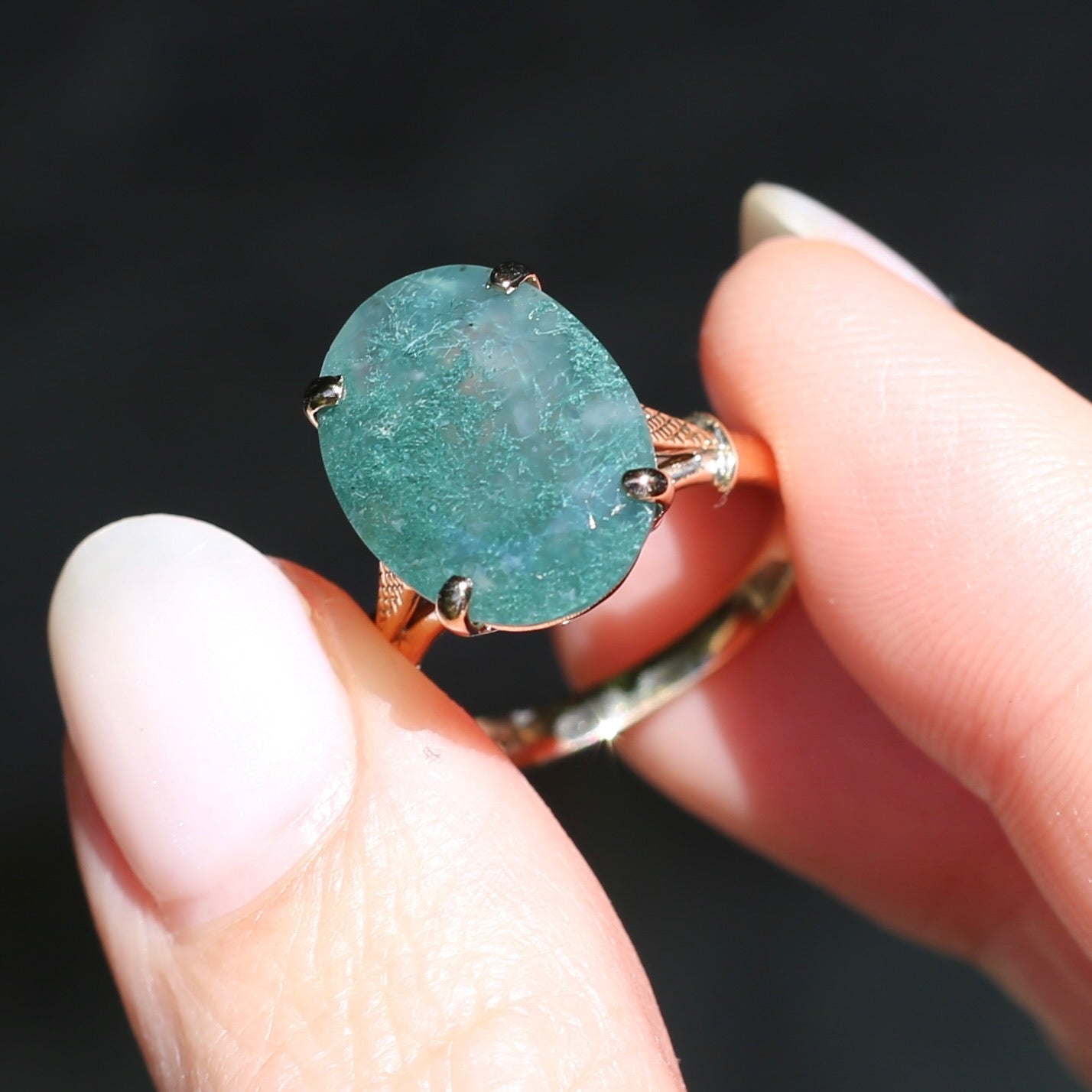 8ct Oval Moss Agate Claw Set Cocktail Ring, 14ct Yellow Gold, size Q1/2 or just over 8.25