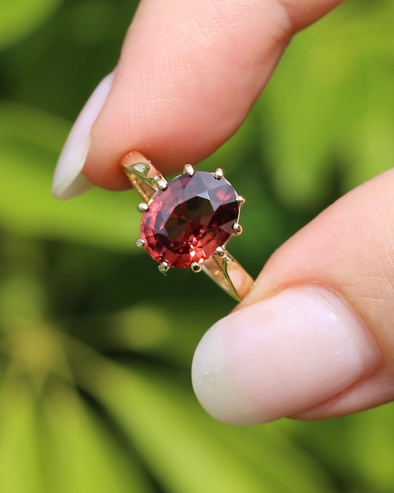 4ct Natural Red Zircon in Vintage Birmingham Made 1973 Multi Claw Ring, 9ct Yellow Gold, size M1/2 or 6.5, 2.61g
