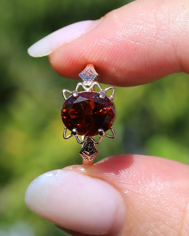 4ct Whisky Zircon in Vintage Old Rosey Gold Ring, 9ct Old Rosey Gold, size M or just over 6, 2.18g