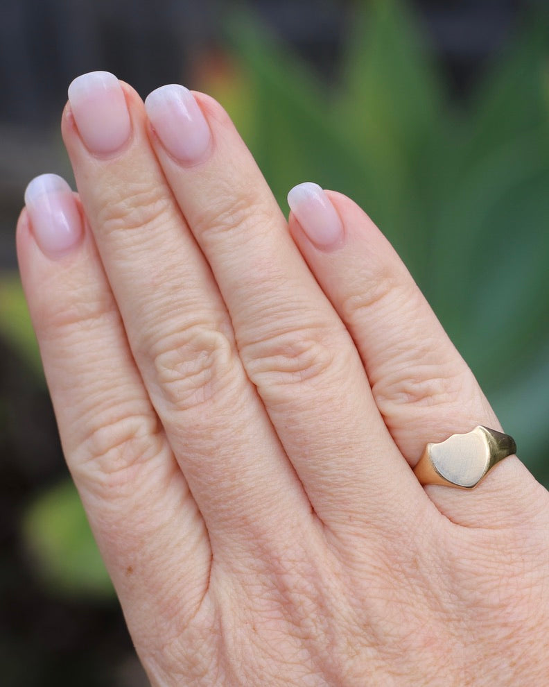 Vintique 15ct Shield Signet Ring, size L1/2 or just over 6, might feel half a size smaller due to width, 3.47g
