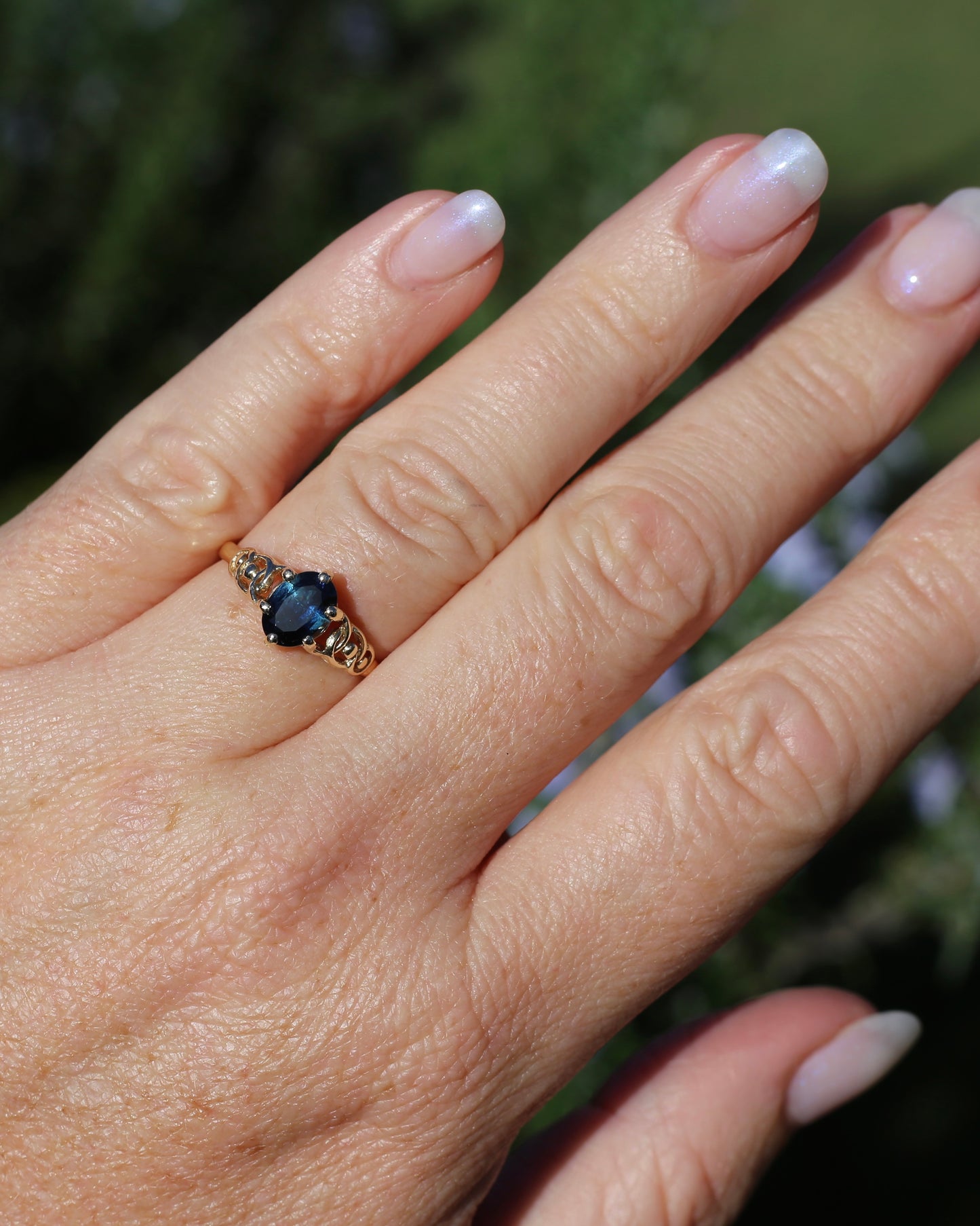 1.5ct Natural Australian Sapphire in 6 Claw Set Ring with Rope Detail Shoulders, 9ct Yellow Gold, size 8 or Q, 1.79g