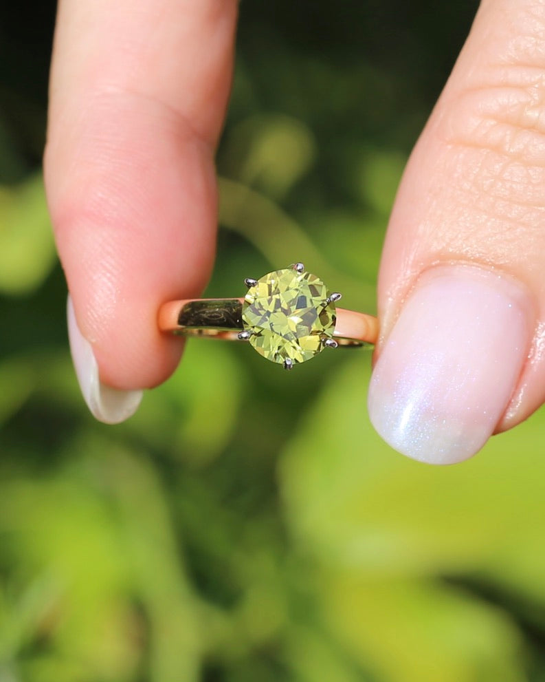Breathtaking 2.59ct Natural Greenish Yellow Sapphire in Vintage 6 claw Mixed Metal 14ct Gold, 14ct White and Yellow Gold, size O or just over 7, 3.61g, with valuation