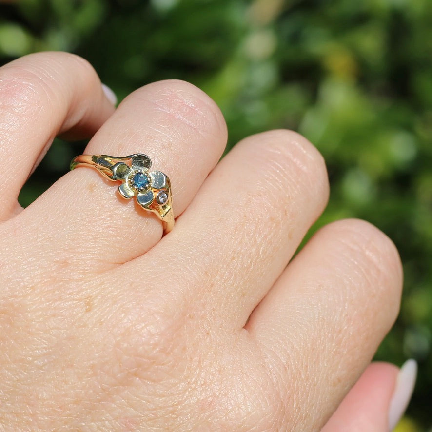 Unique Parti Sapphire and Diamond Flower Ring, 18ct Yellow Gold, size N or just over 6.5