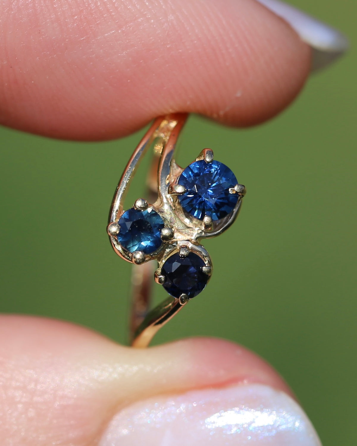 Asymetric Trilogy Blue Sapphire Ring, 9ct Yellow Gold, size K or 5.5, 2.1g