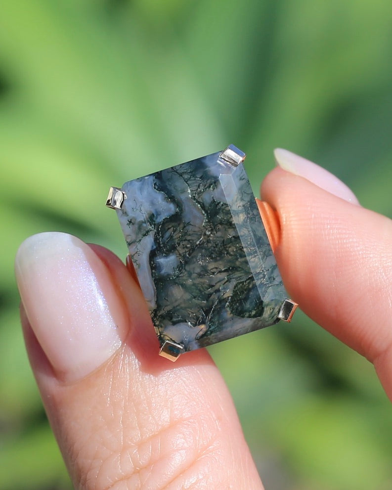 1963 London Made 14.5ct Moss Agate Cocktail Ring, 9ct Yellow Gold, size M or 6.25, 6.75g