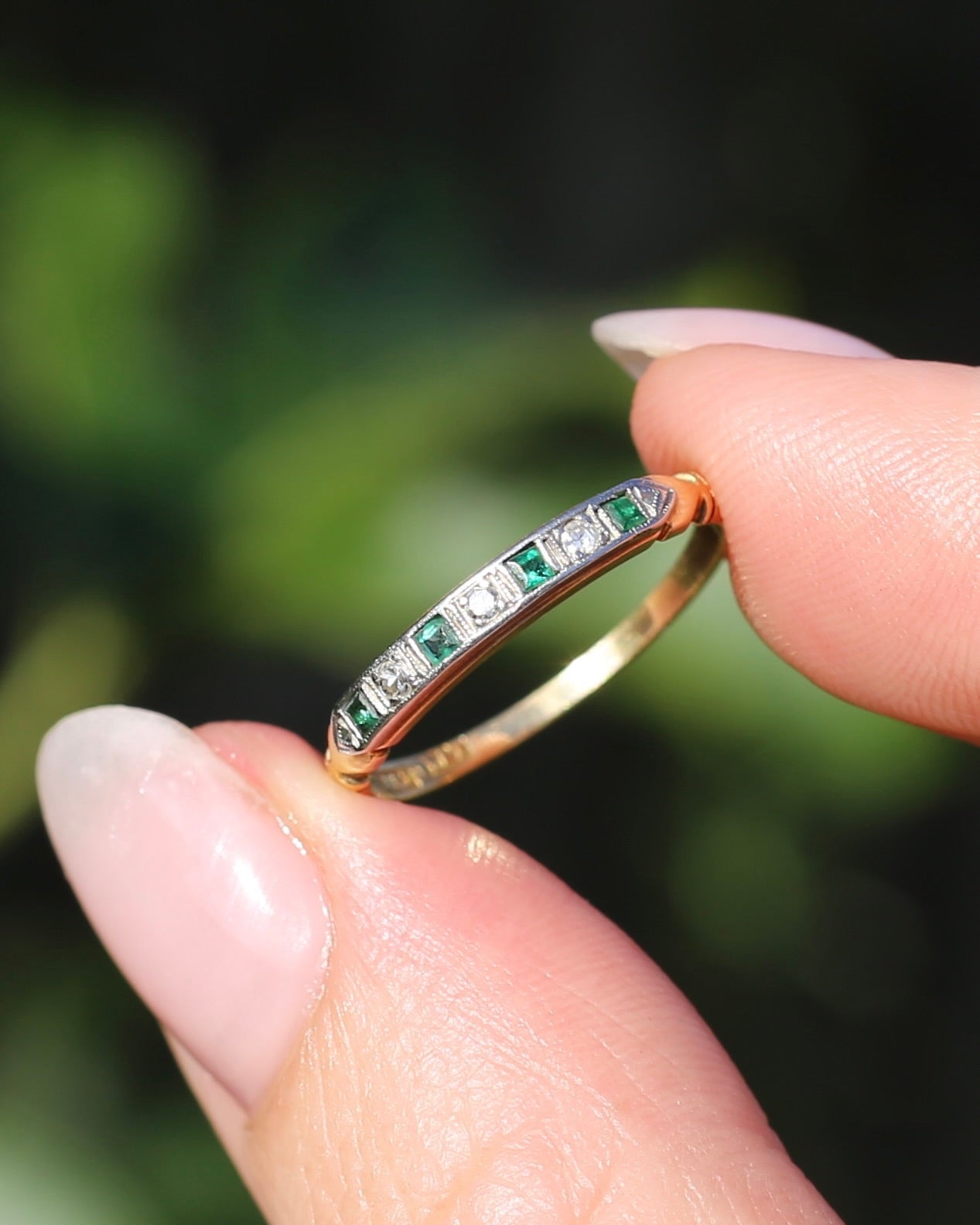 Circa 1930s Natural Emerald & Single Cut Diamond 18ct & Platinum 7 Stone Stacker, size O or 7.25, 2.05g
