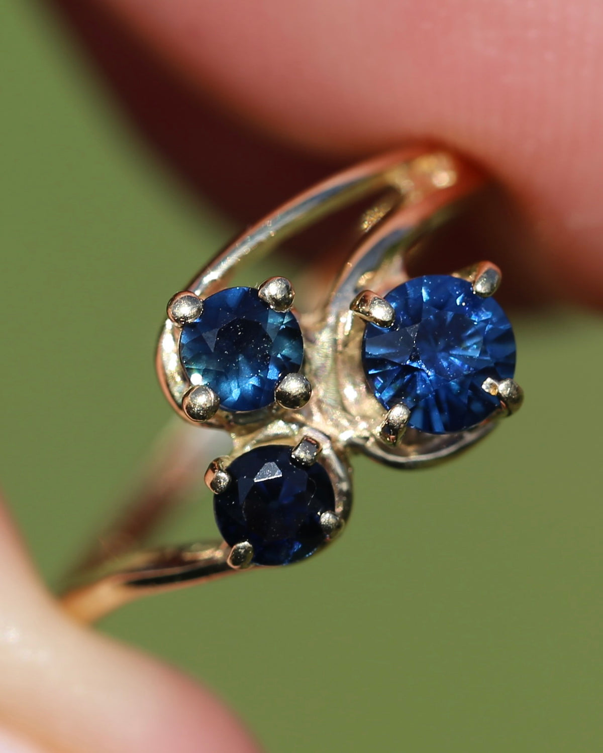 Asymetric Trilogy Blue Sapphire Ring, 9ct Yellow Gold, size K or 5.5, 2.1g
