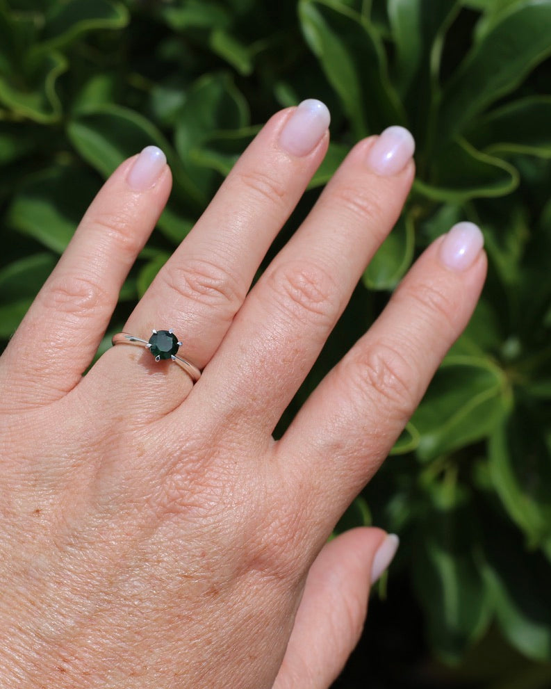 1.1ct Tsavorite Green Garnet in 6 Claw Solitaire Ring, Sterling Silver, size N or 6.75, 1.85g