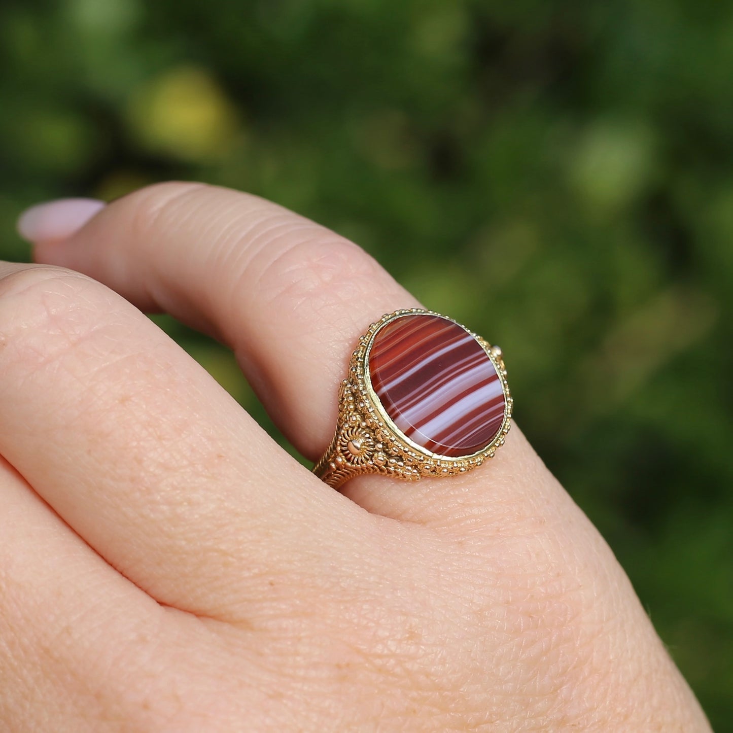 Mid Century Banded Agate in the Elaborate Scroll Detailed Floral Ring, 14ct Yellow Gold, size K1/2 or just under 5.5