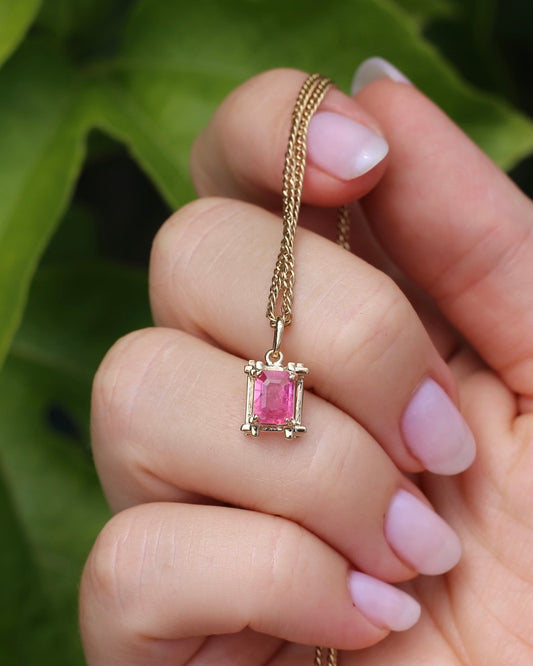 0.65ct pink tourmaline Handmade Pendant, 9ct Yellow Gold, 1.11g