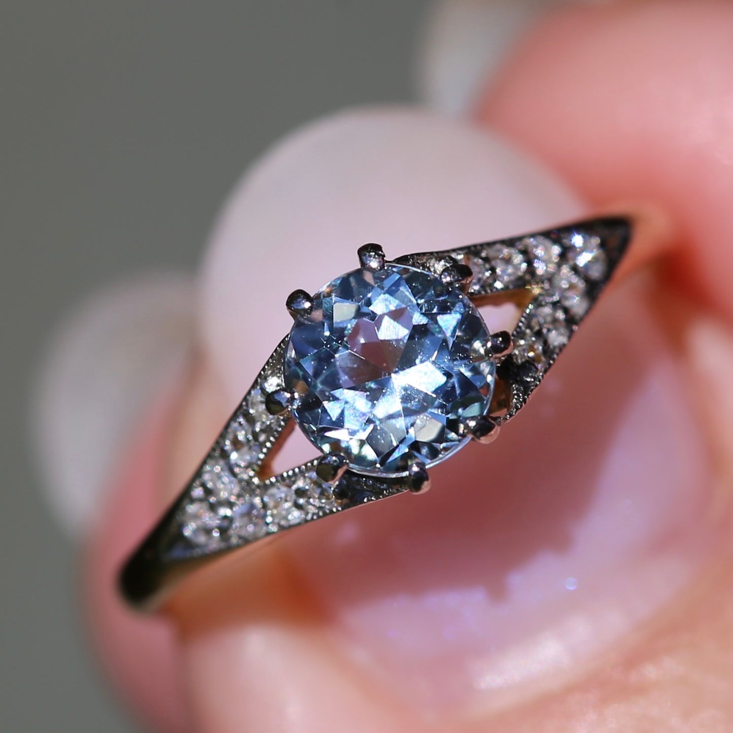 Pristine Early Australian 1930s Dunklings Blue Zircon & Diamond RIng, size L or just over 5.5