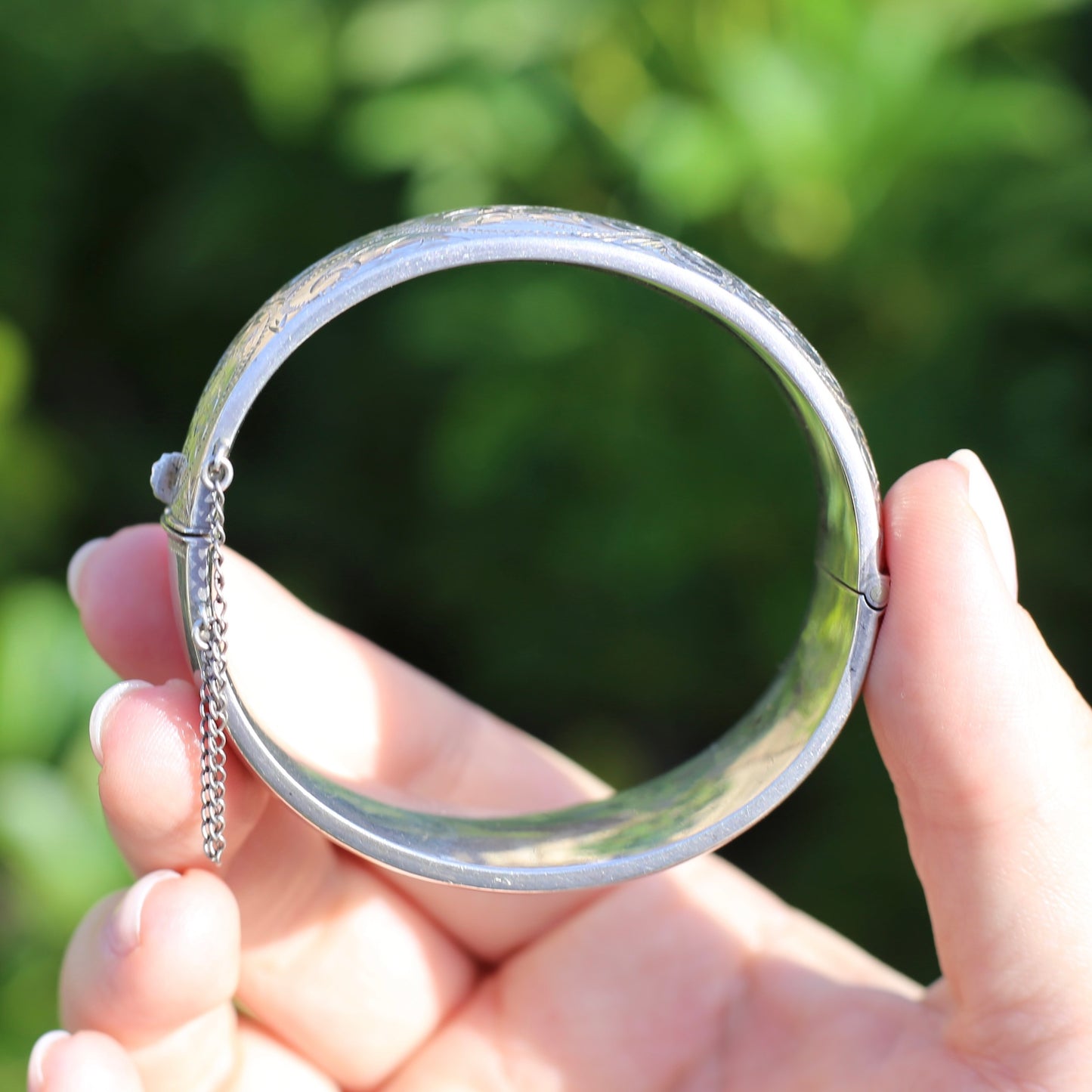 Vintage Hinged New Zealand Engraved Silver Hollow Bangle, Leaf or Fern Design, 25.75mm, 39.5g