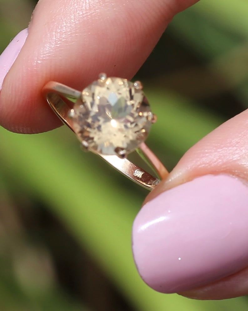 2.5ct Round Natural Heliodor (Yellow Beryl), 6 Claw Set, 9ct Yellow Gold, size N1/2 or 7, 2.0g