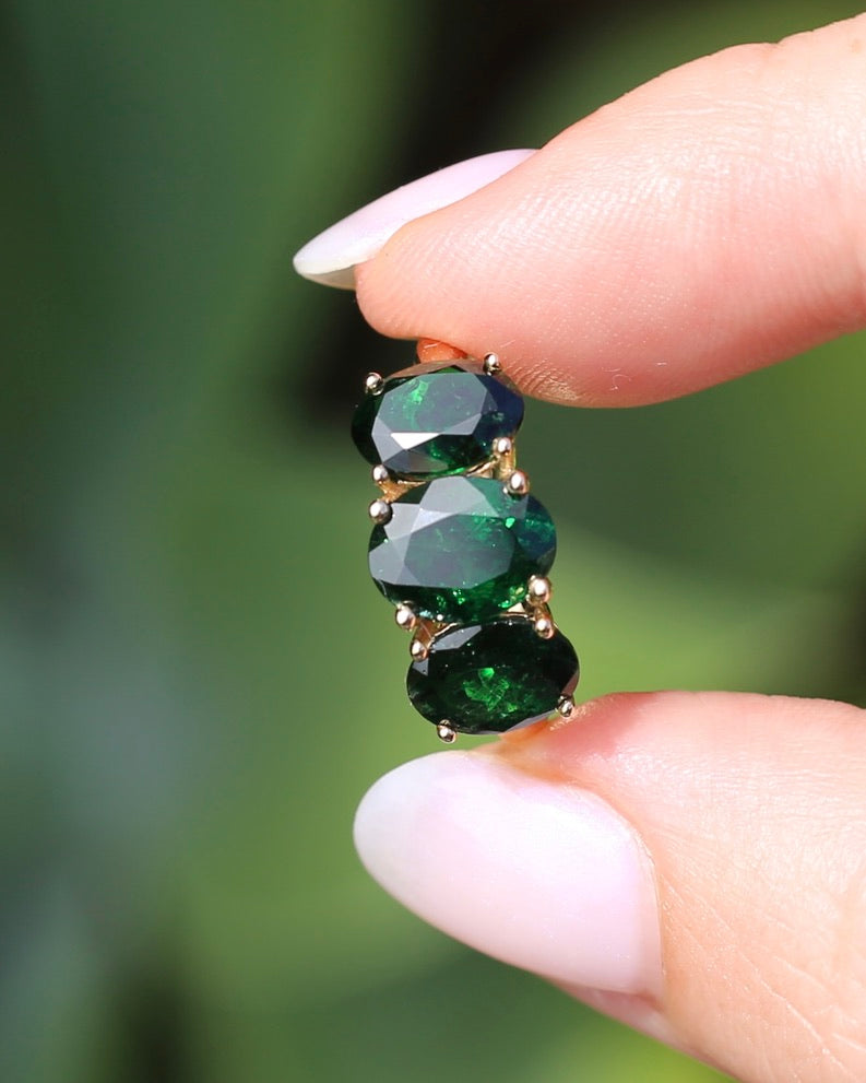 Glorious 5.18ct Tsavorite Green Garnet Trilogy Ring, 9ct Yellow Gold, size O1/2 or just over 7.25, 2.9g, with valuation