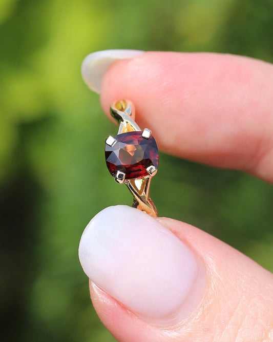 1.35ct Cushion Cut Deep Red Natural Spinel, 18ct Yellow Gold, size M1/2 or just under 6.5, 3.75g