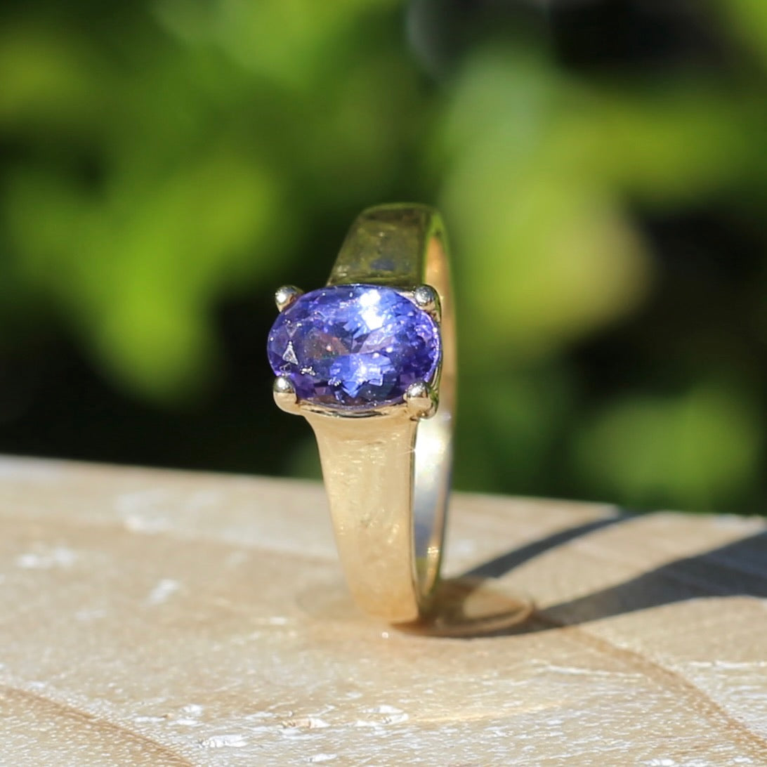 1.25ct Oval Tanzanite Ring, 14ct Yellow Gold, size N or just over 6.5