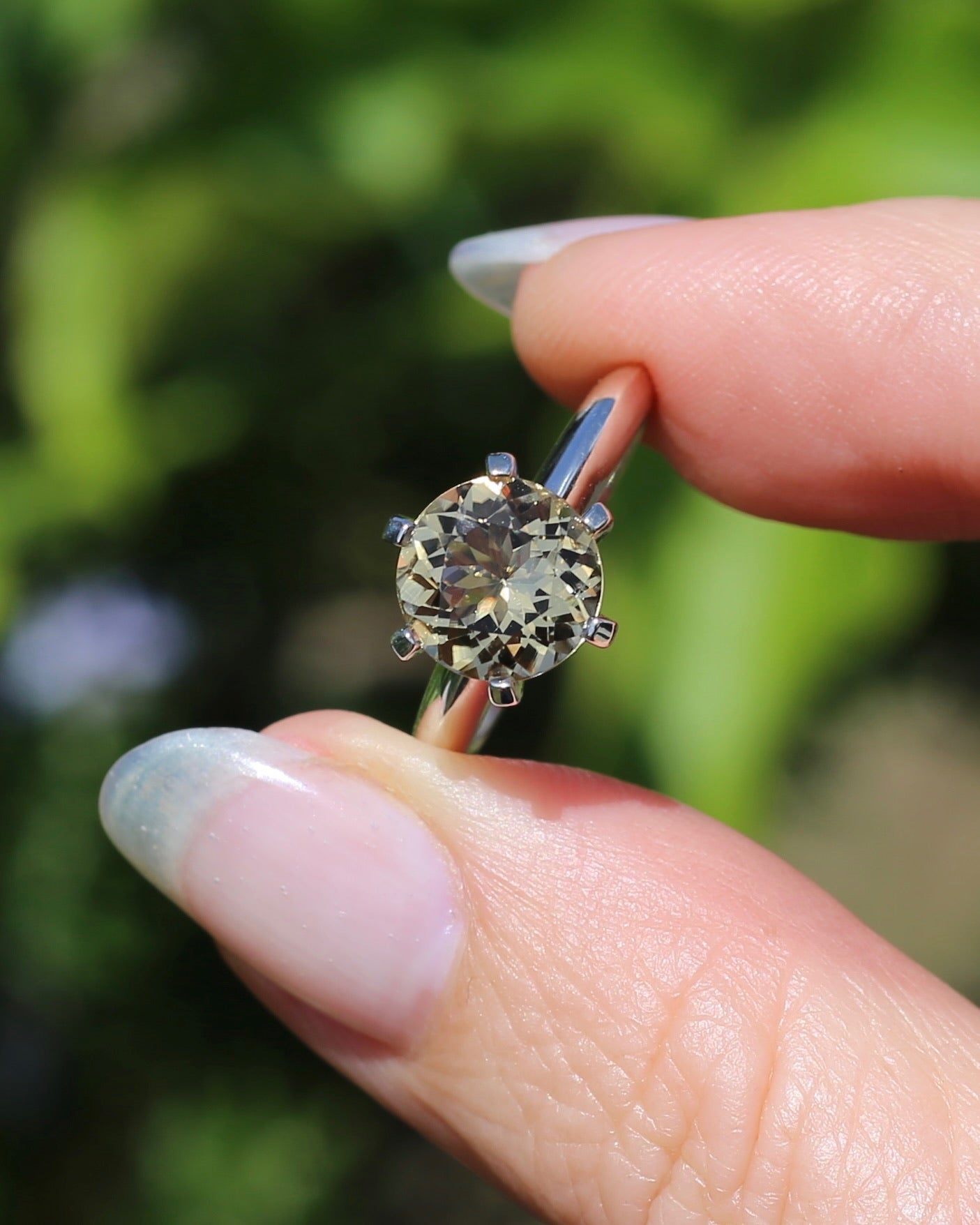 9mm 2.25ct Natural Yellow Beryl, 6 Claw Set, 9ct White Gold, size N1/2 or nearly 7, 3.75g