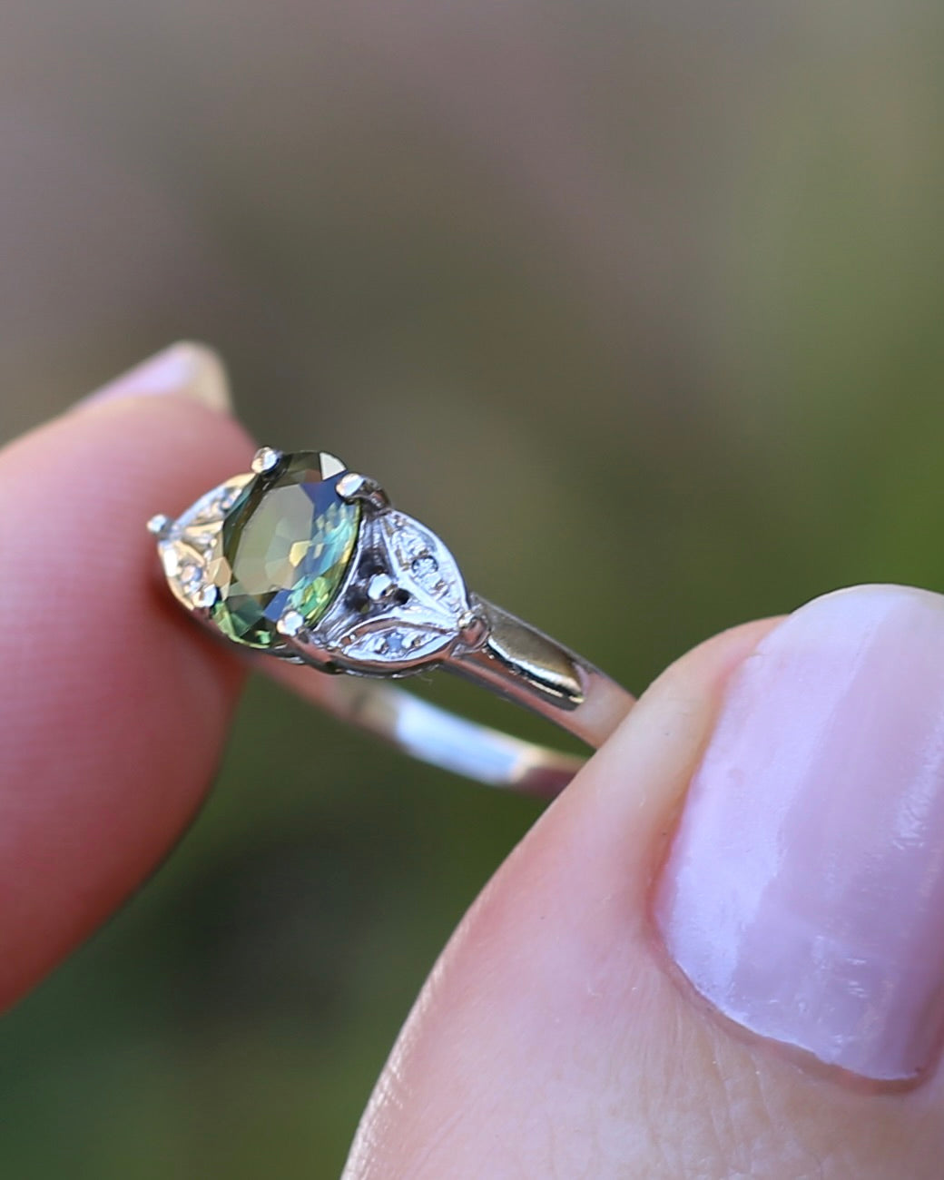 0.8ct Parti Sapphire and Single Cut Diamond Ring, 9ct White Gold, size N or just over 6.5, 2.00g