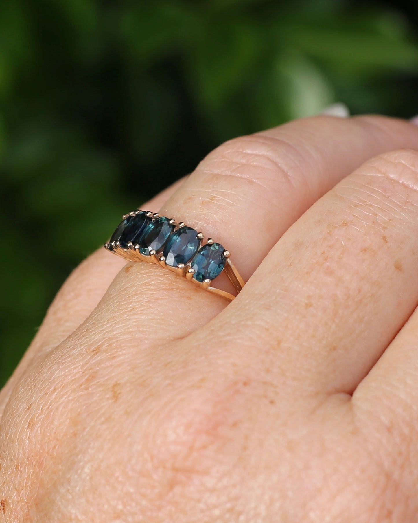 Vintage 3.25ct Five Stone Parti Sapphire Ring, 9ct Yellow Gold, size O1/2 or 7.5 with valuation, 3.05g